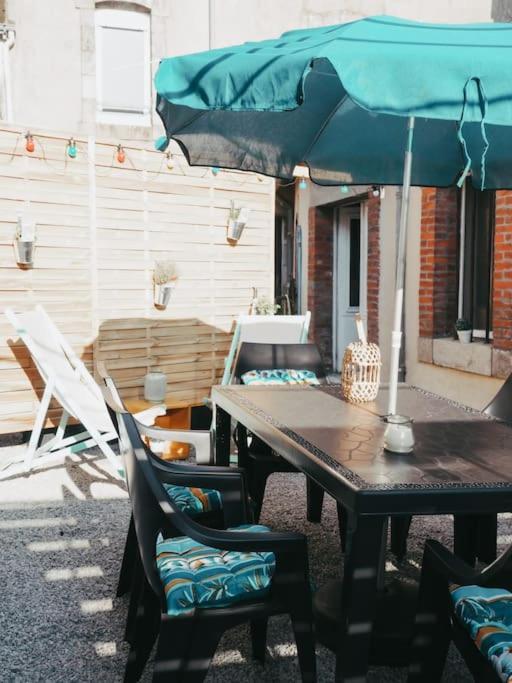 Appartement Avec Patio Saint Anne-dʼAuray Exteriör bild